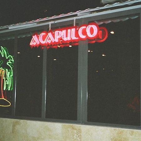 Motel Acapulco เยเรวาน ภายนอก รูปภาพ