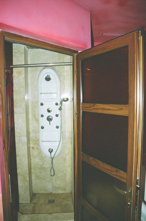 Motel Acapulco เยเรวาน ภายนอก รูปภาพ