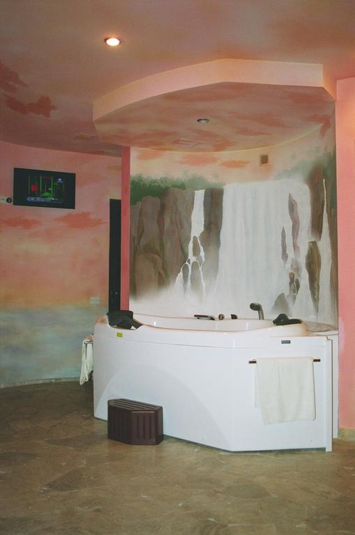 Motel Acapulco เยเรวาน ภายนอก รูปภาพ