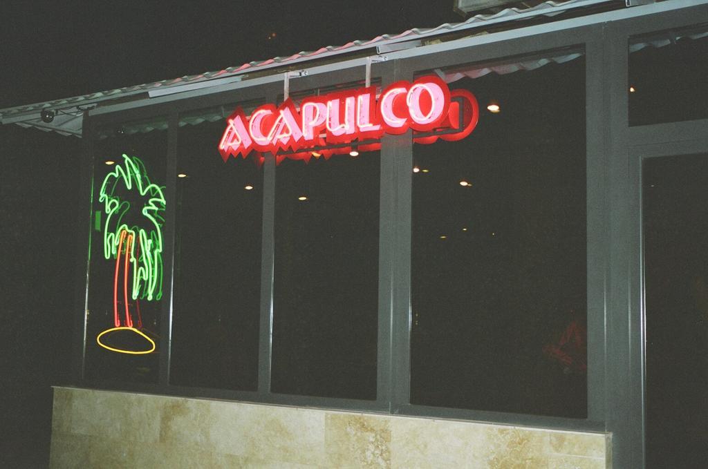 Motel Acapulco เยเรวาน ภายนอก รูปภาพ