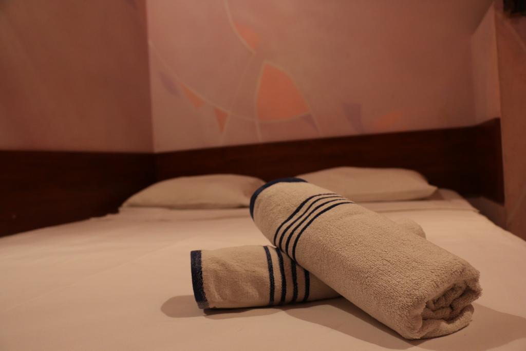 Motel Acapulco เยเรวาน ภายนอก รูปภาพ