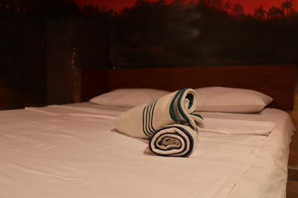 Motel Acapulco เยเรวาน ภายนอก รูปภาพ
